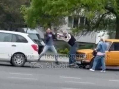 В Івано-Франківську побилися два водії: відео з місця події