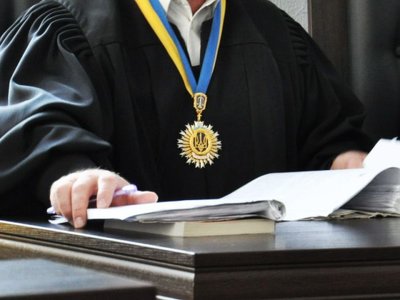 Вже 12 років головний лікар Міжгірської лікарні шукає справедливості в судах