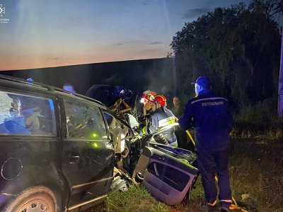 Смертельна ДТП на Тернопільщині: легковий автомобіль зіткнувся з трактором і фурою. ФОТО