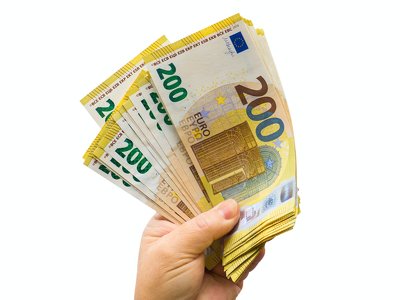 Курс валют на 27 травня: скільки коштують долар і євро на міжбанку, готівковому та “чорному ринках