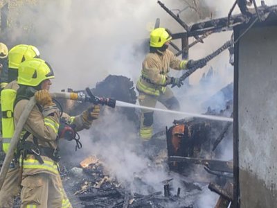 В Рівному горіли автогаражі