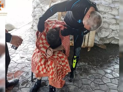 Стрибнув з Нового мосту: надзвичайники Дніпра врятували 29-річного самогубця