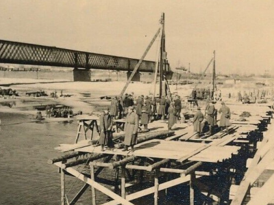 1941 року німці збудували у Кременчуці дерев'яний міст через Дніпро