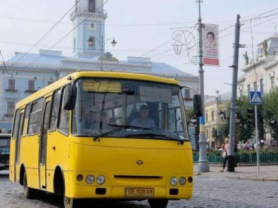 Ні совісті, ні честі: у Чернівцях водій маршрутки відмовився безкоштовно везти військового