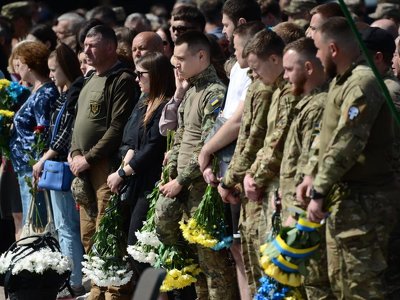 19 років, 29 та 42: у Рівному проводжали в останню дорогу 3 захисників України (ВІДЕО)