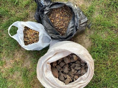 У Вараському районі поліцейські викрили підпільний цех з обробки бурштину