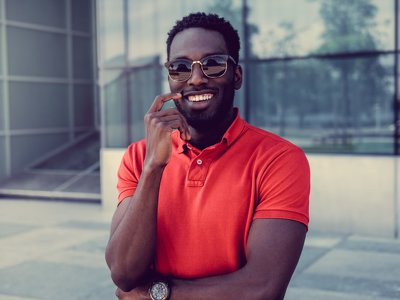 Трендові фасони й дизайни чоловічих футболок-поло в цьому сезоні ℗