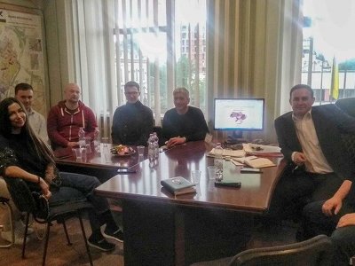 Власник готелю не дотримався свого слова, – Орест Кошик прокоментував засклену колонаду готелю «Дністер»