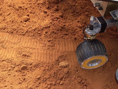 Китайський марсохід знайшов на Червоній планеті сліди недавнього потоку води