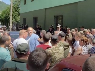 На Закарпатті “лісова мафія” влаштувала масові заворушення з побиттям керівництва ДП “Ліси України” (відео)