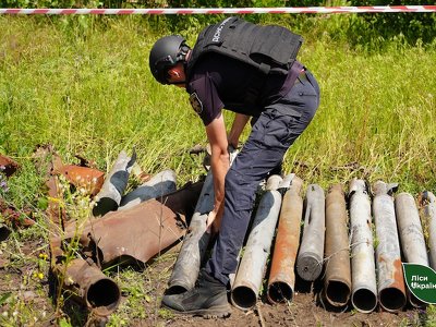 Піротехніки розміновують насіннєво-селекційний центр на Миколаївщині (Фото)