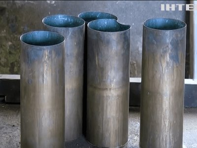 На Івано-Франківщині волонтери роблять з гільз артоб’єкти (відео)