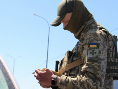 Щоб перетнути кордон чоловіки підробляють свідоцтва про смерть дружини
