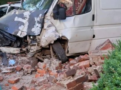 П'яний водій у Франківську зніс цегляний паркан біля музею