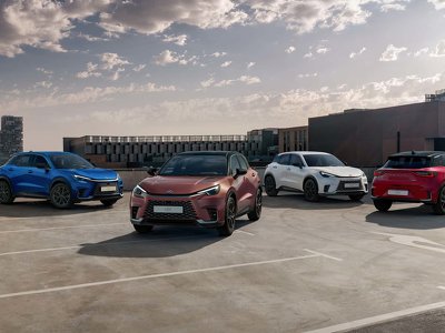 Лакшері Yaris Cross: Lexus випустила компактний кросовер LBX. Фото