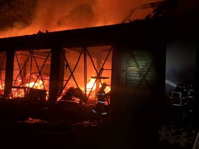 Маштабну пожежу ліквідовували Закарпатські рятувальники