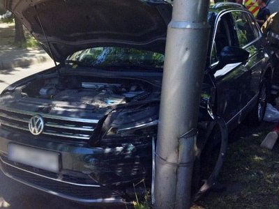 У Кременчуці автомобіль врізався у електропору – водій загинув