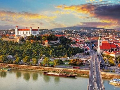 Відмінності між державними та приватними університетами в Словаччині: який варіант вибрати