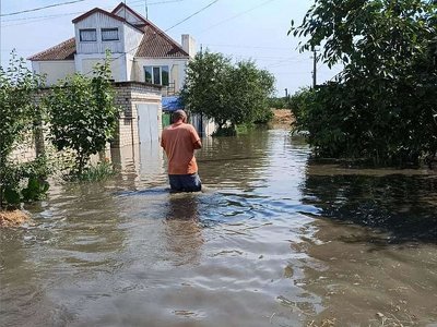 «Син загруз у фекаліях. Нас заливає не лише водою, а й вмістом вигрібних ям»: жителька Херсону про наслідки підриву Каховської ГЕС