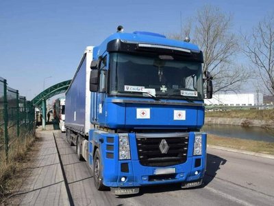 Польські фермери заблокували рух вантажівок через ПП Шегині