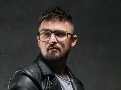 «Є ще „придурки“, які за рік війни не зрозуміли, що вони фінансують окупантів, слухаючи російські пісні», — шоумен JULIK