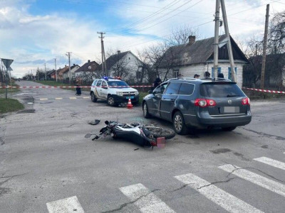Хлопець в реанімації: 17-річного мотоцикліста на Рівненщині збила автівка