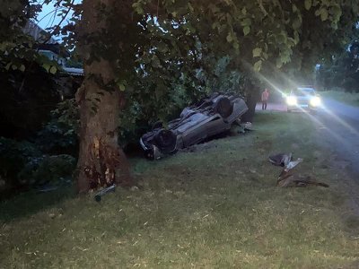 Під Кременчуком автівка злетіла з дороги: є постраждалі (доповнено)