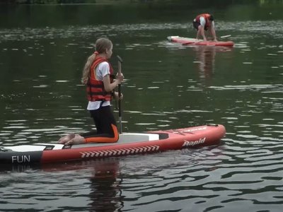 У Вінниці для дітей-переселенців стартували безкоштовні катання на sup-дошках
