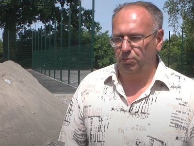 Поля для занять гандболом, волейболом і баскетболом: біля 19 ліцею оновлюють стадіон