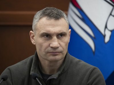 Кличка просять преміювати голову Деснянського району, де через закрите укриття загинули люди
