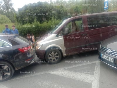 В Івано-Франківську трапилася аварія: рух ускладнено