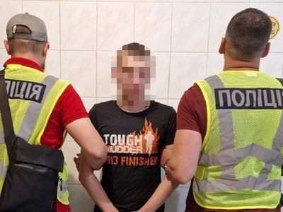 На Троєщині пішохід перебігав дорогу та заразом пограбував водія