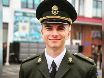 У Калинівському техколеджі загиблому нацгвардійцю Олександру Глушко відкрили меморіальну дошку