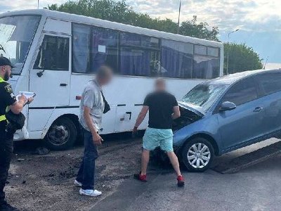 На Київщині сталася ДТП за участі Chevrolet та рейсового автобуса I-VAN, є постраждалі