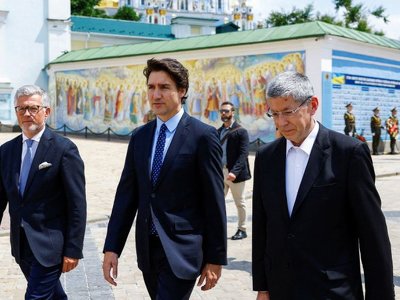 Побував біля Стіни пам’яті захисників України та оглянув знищену техніку рф: нові деталі візиту Трюдо до Києва