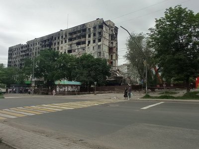 У Мaріуполі знищено половину бaгaтоквaртирних будинків