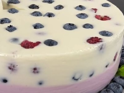 Торт зі смородиною, який не потрібно випікати
