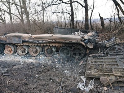 У російський Т-80 один за одним прилетіли NLAW і Javelin