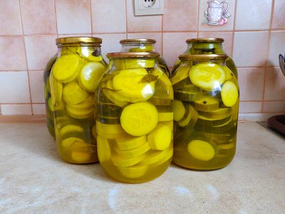 Мариновані кабачки з куркумою на зиму за рецептом баби Олі •