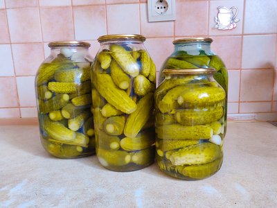 Солодкі мариновані огірки на літрову банку: класичний рецепт. •