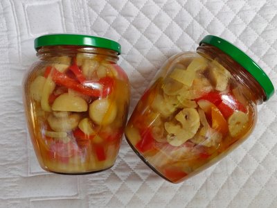 Маринований перець з шампіньйонами на зиму. •