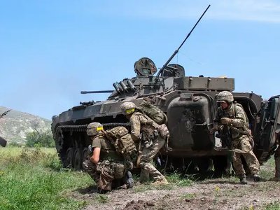 Не помітили на відстані кількох метрів: окупанти підійшли до бійців…