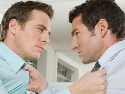 Дев'ять сигналів прихованої ворожості: як зрозуміти, що у вас є прихований ворог