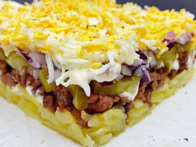 Незвичайний смачний і ситний салат, що іншого на вечерю нічого і не потрібно