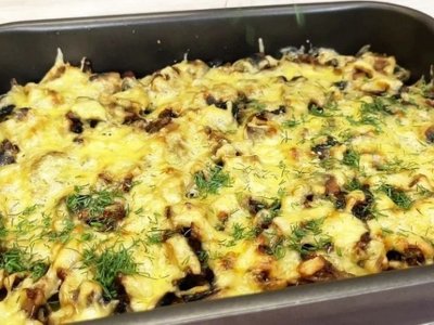 Дуже смачна та насичена картопля, запечена з фаршем та грибами