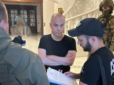 Люстра чи фонтан: Шуфрич поклав край дебатам навколо “таємничого предмета у целофані”