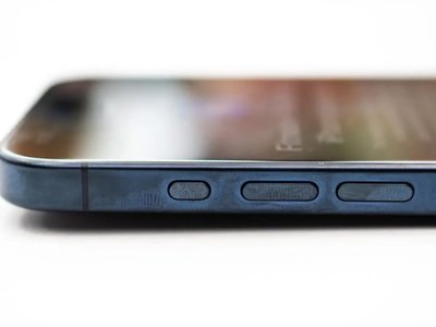 Титанові Apple iPhone 15 Pro збирають відбитки та змінюють колір…