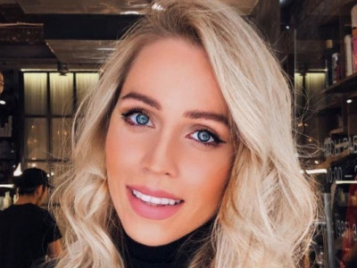 Лляний блонд: найкрасивіше фарбування для блондинок на осінь 2023 року