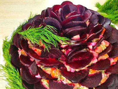 Незвичайний, красивий та дуже смачний салат з буряком та скумбрією