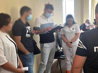Схема ухилення від мобілізації на Одещині: підозрюють голову лікарської комісії та її спільників, які за гроші “малювали” фіктивні довідки про туберкульоз